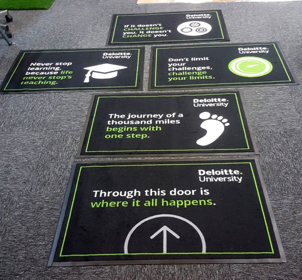 logo mat deloitte