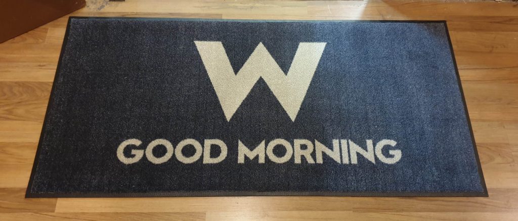 logo mat GM